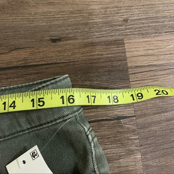 Vanilla Star Olive Green Mid-Rise 3” Embroidered Shorts Size 13 - Picture 9 of 11